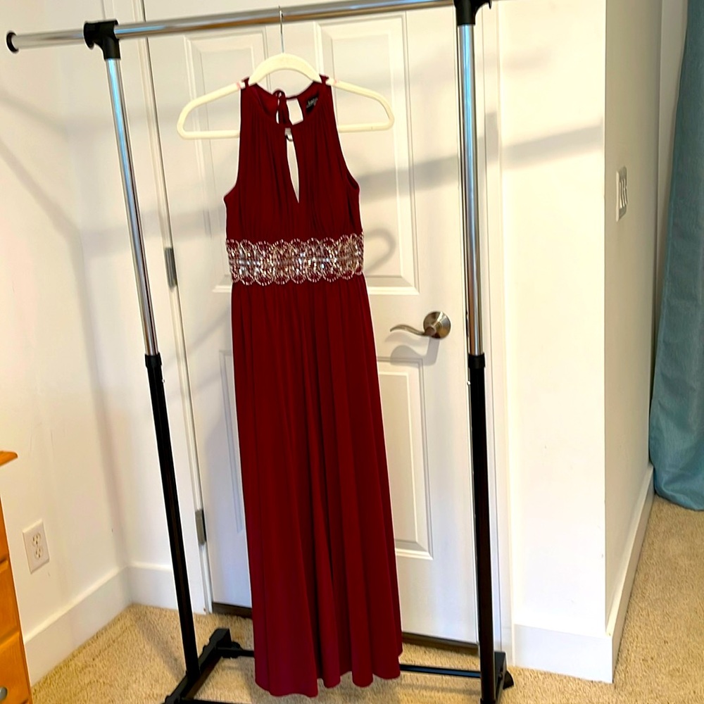 R & M Richard’s women’s burgundy size4P gown with embellishments at waist. EUC